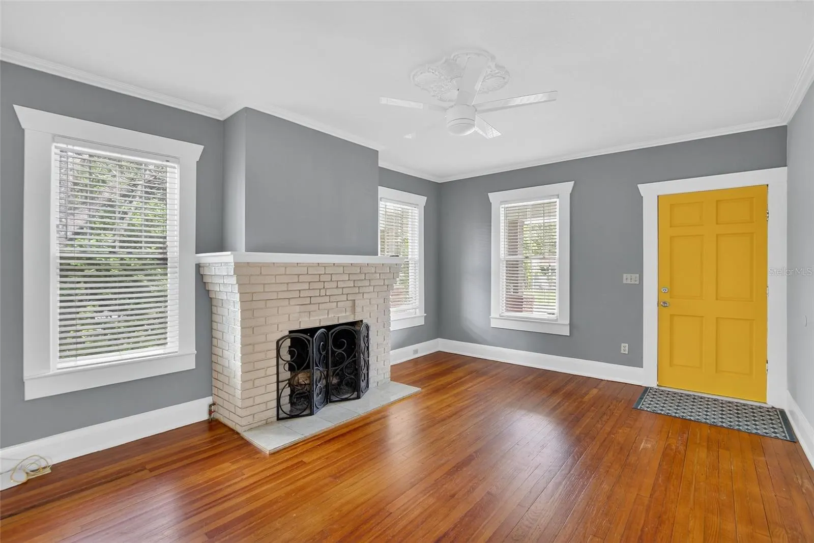 106 W HIAWATHA ST