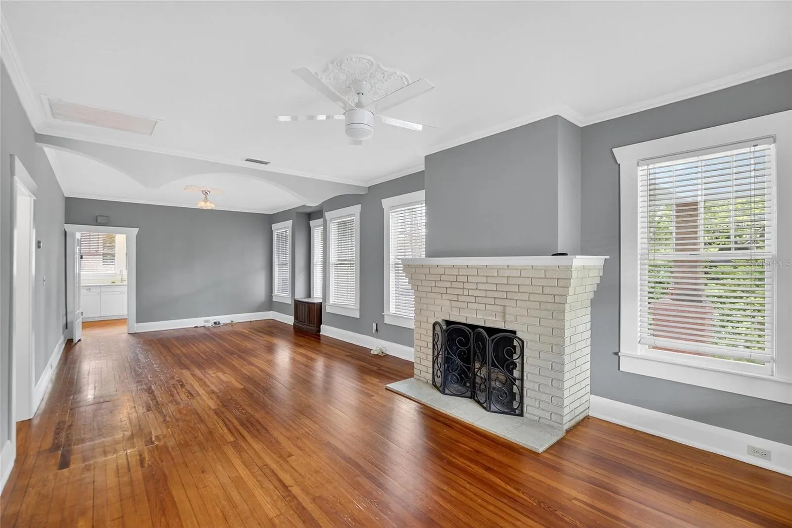 106 W HIAWATHA ST