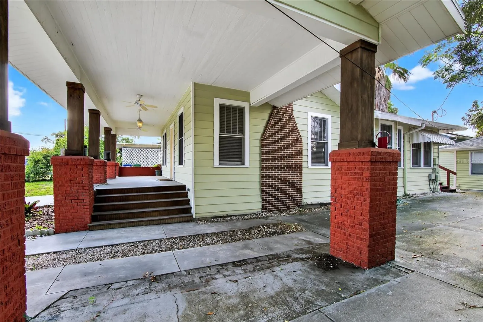 106 W HIAWATHA ST