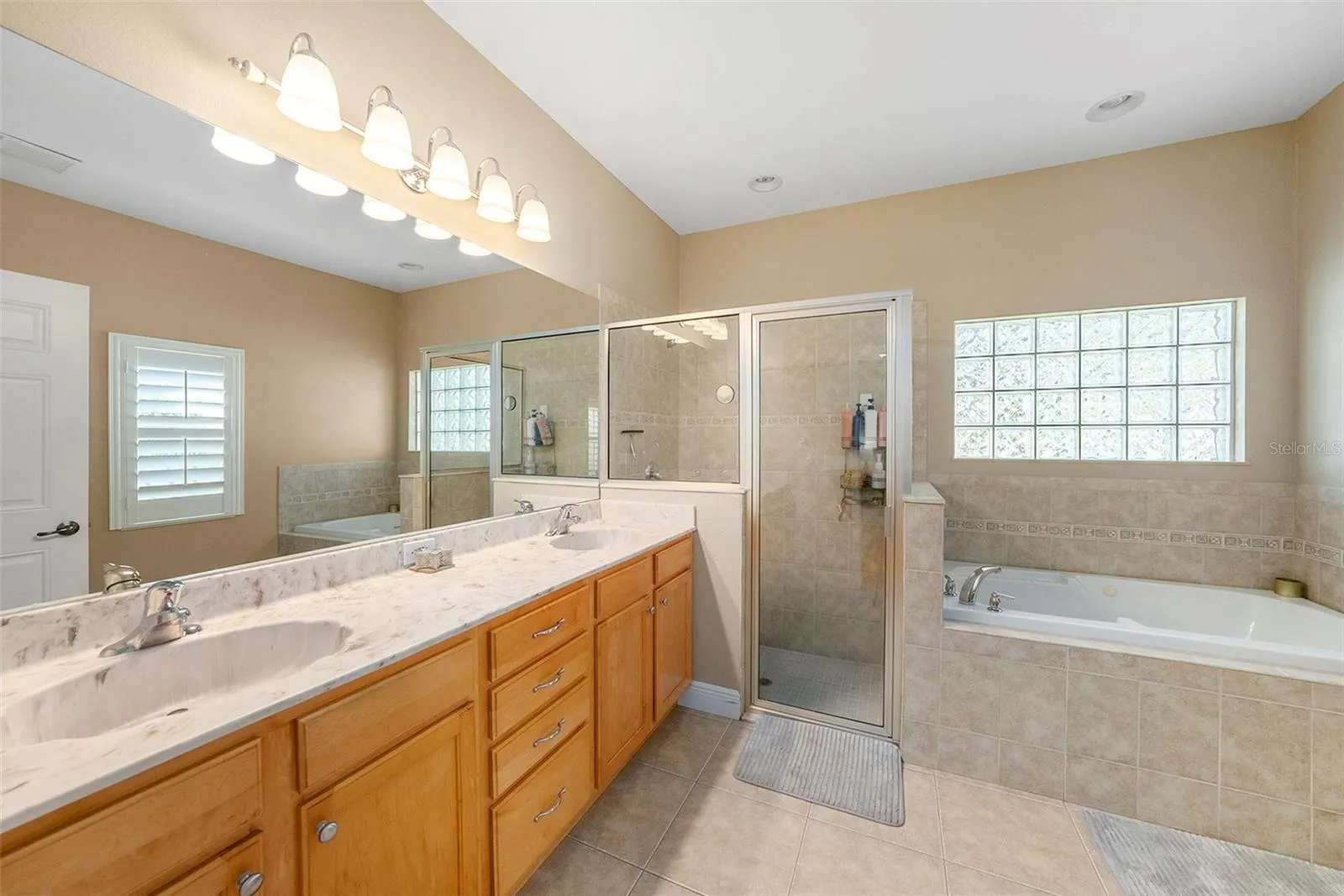 1001 SPOONTAIL CT