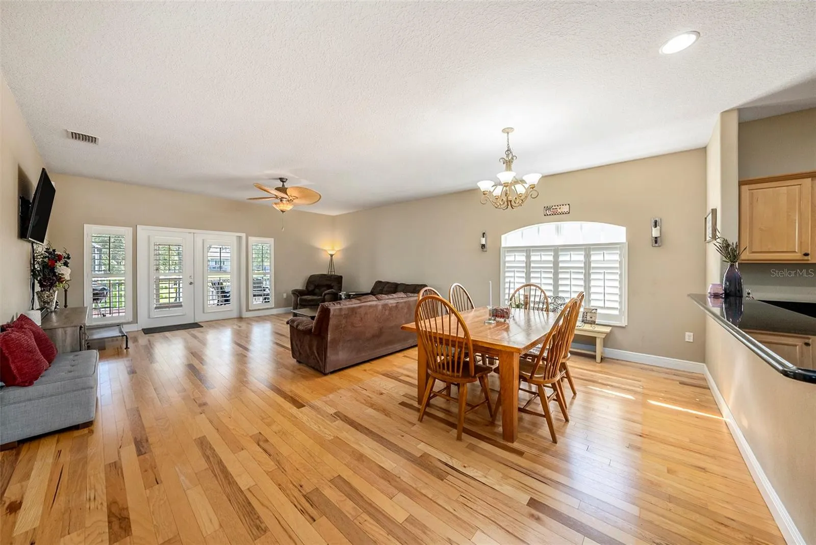 1001 SPOONTAIL CT