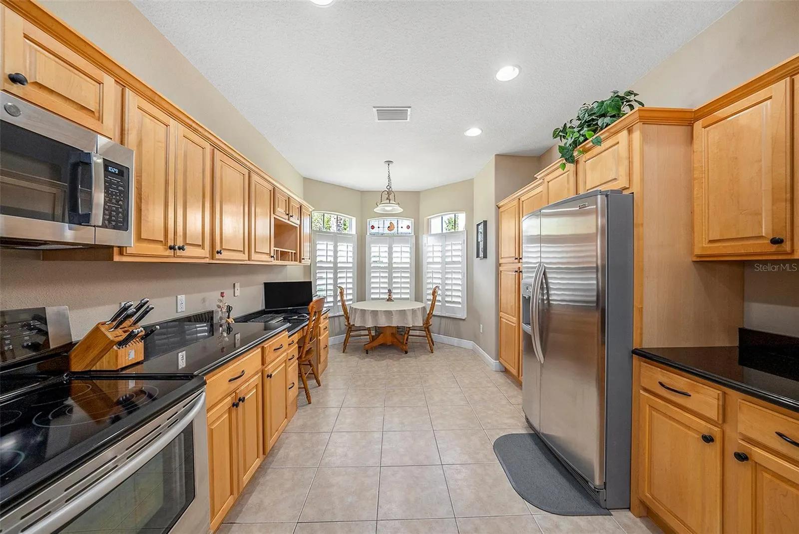 1001 SPOONTAIL CT