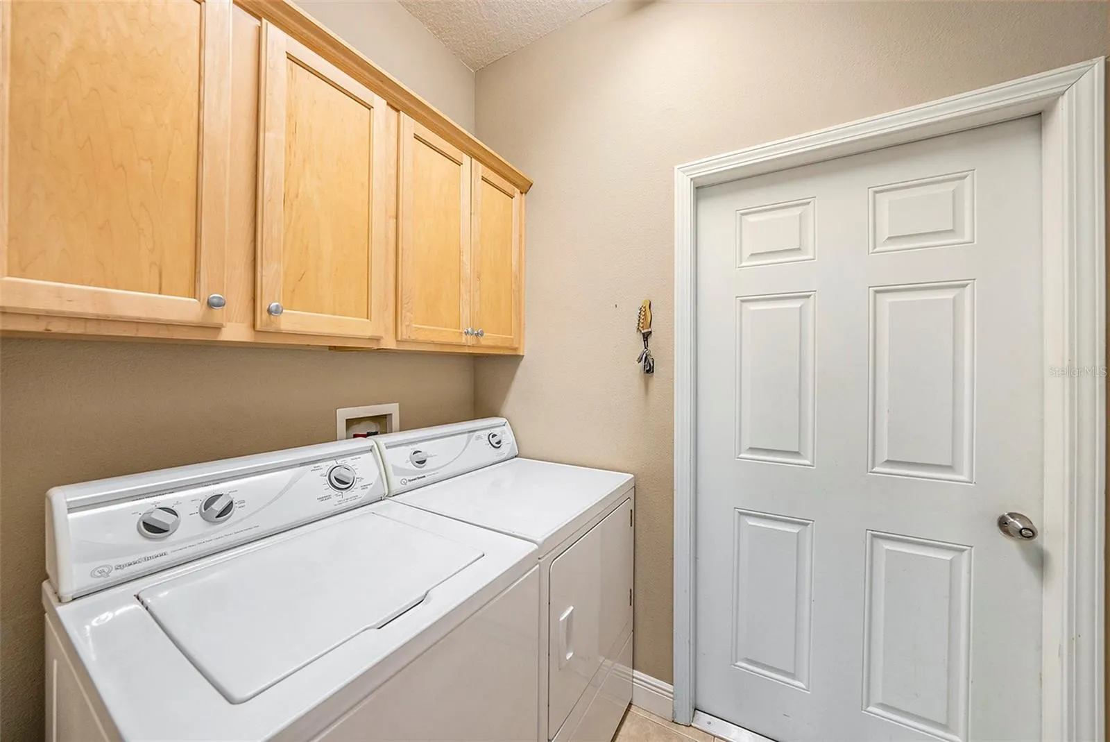 1001 SPOONTAIL CT