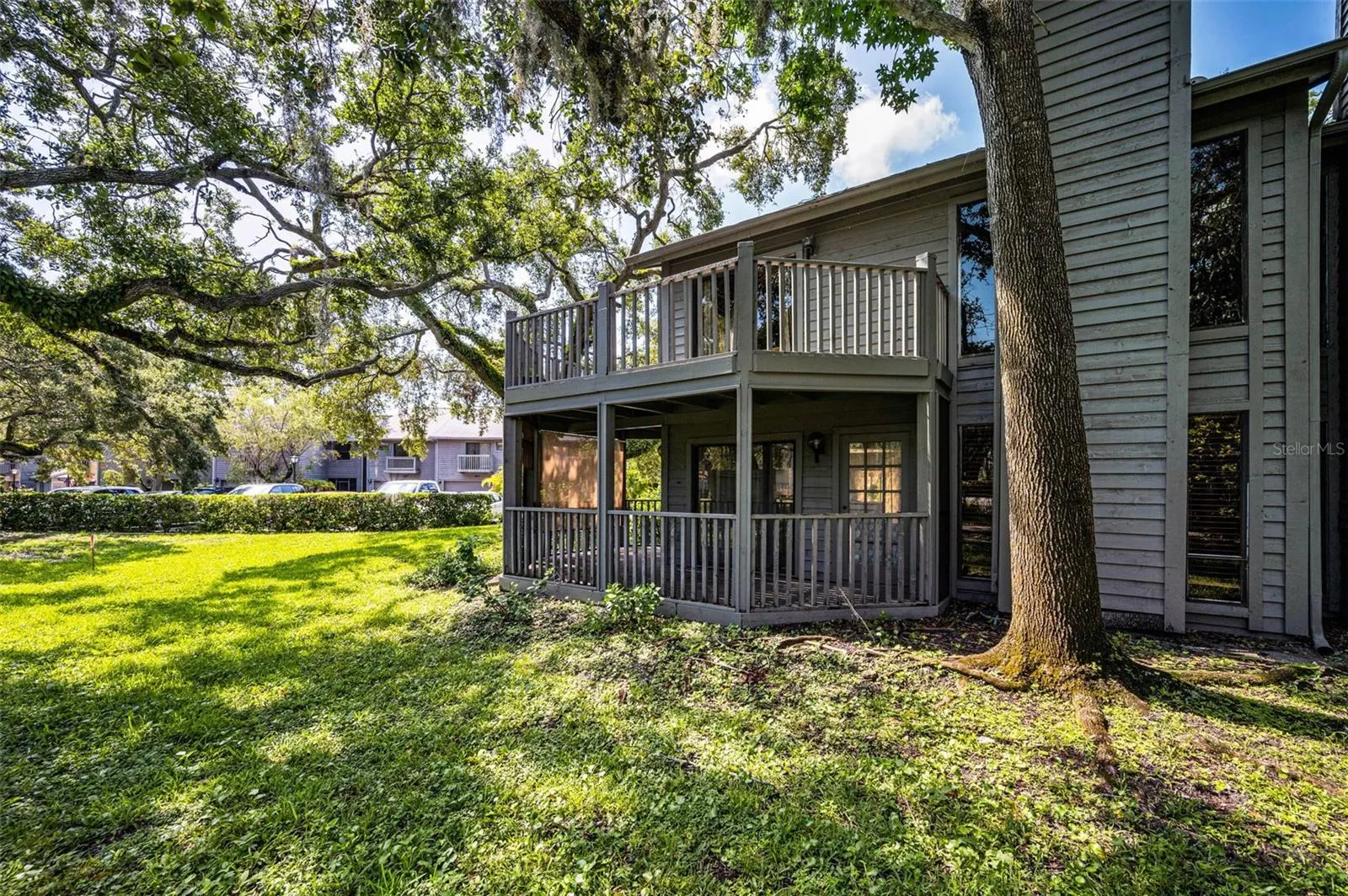 2002 ARBOR DR