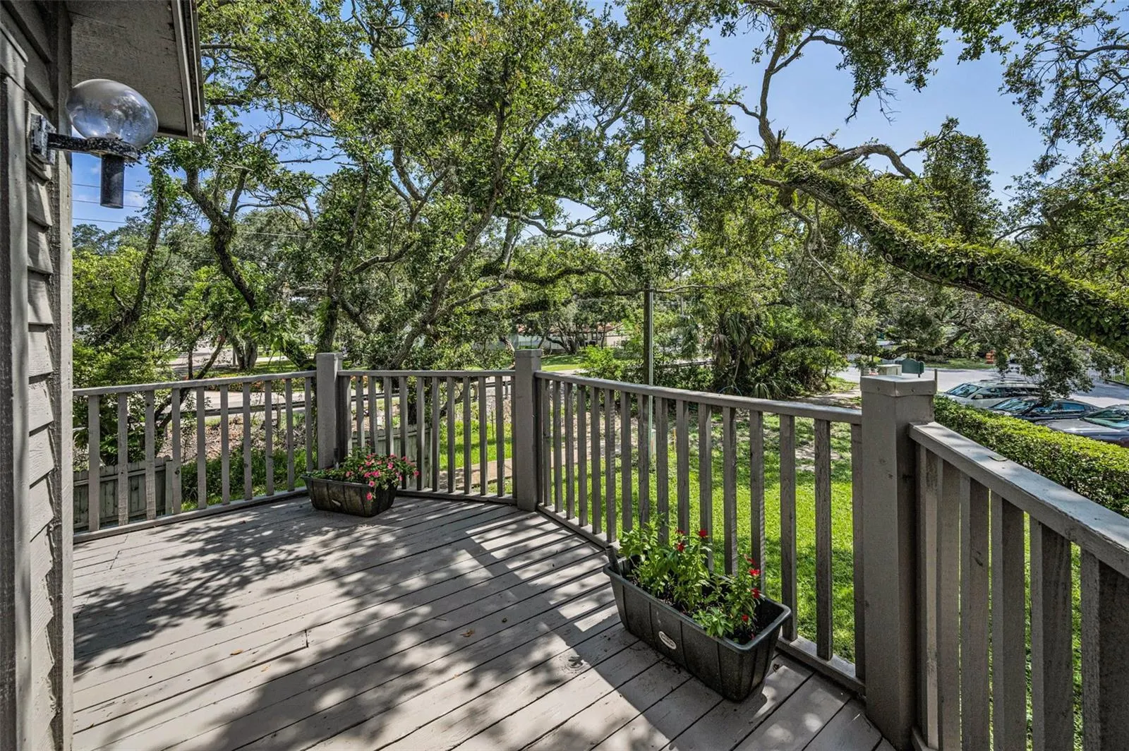 2002 ARBOR DR