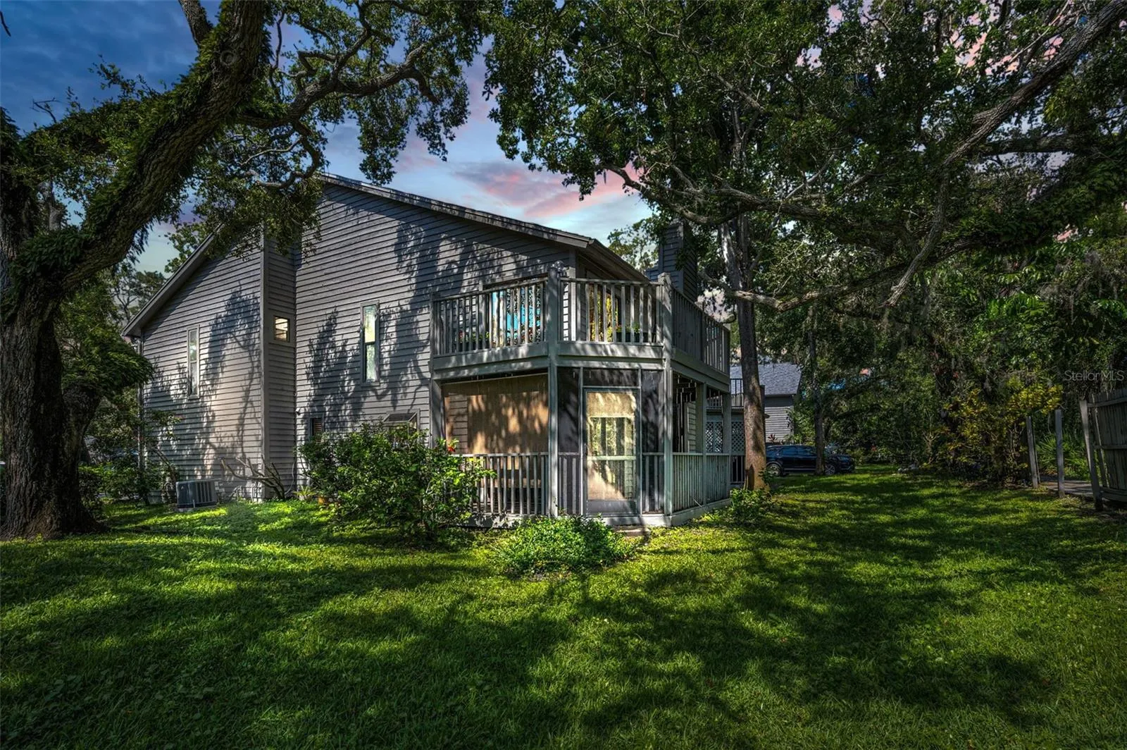 2002 ARBOR DR