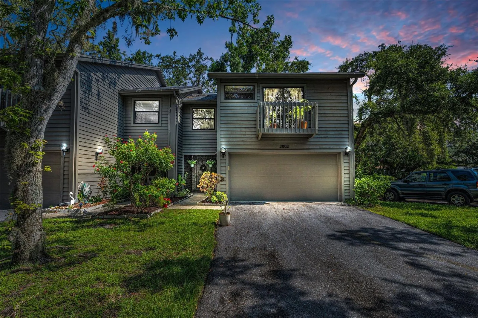 2002 ARBOR DR