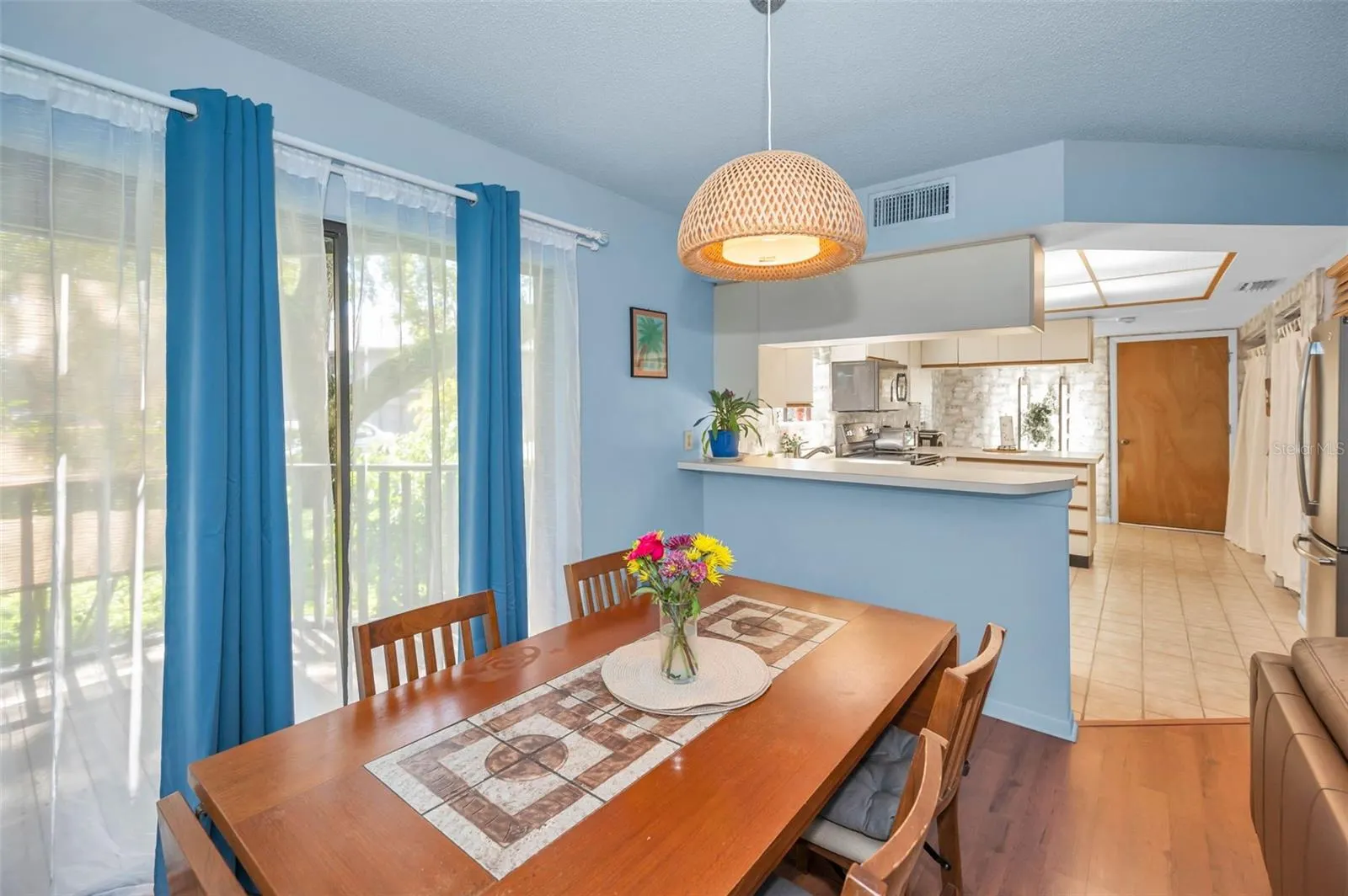 2002 ARBOR DR