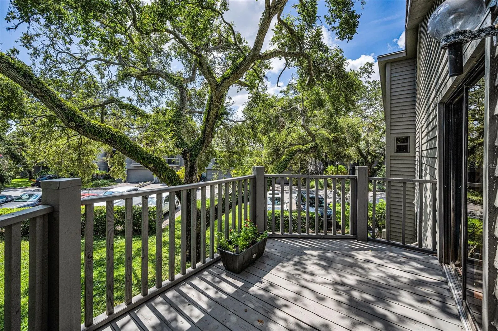 2002 ARBOR DR