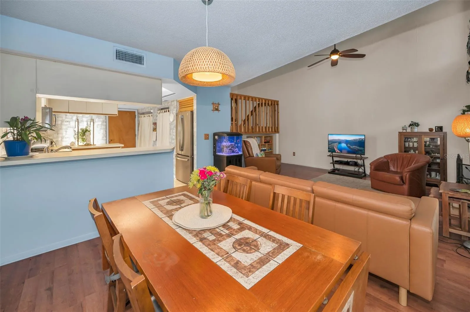 2002 ARBOR DR