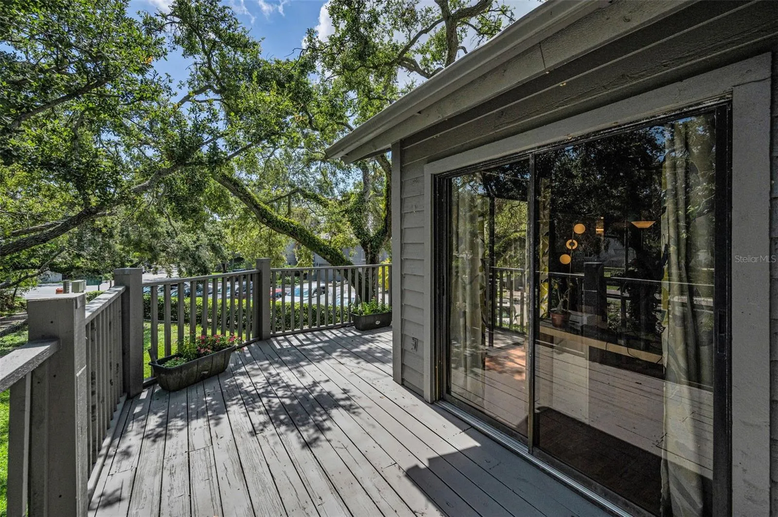 2002 ARBOR DR