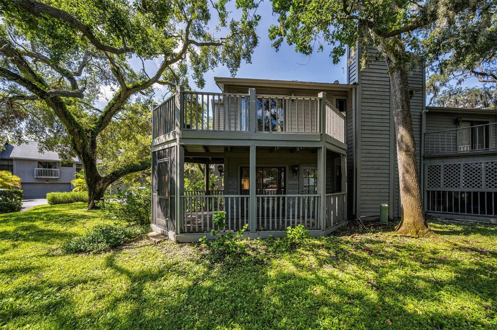 2002 ARBOR DR