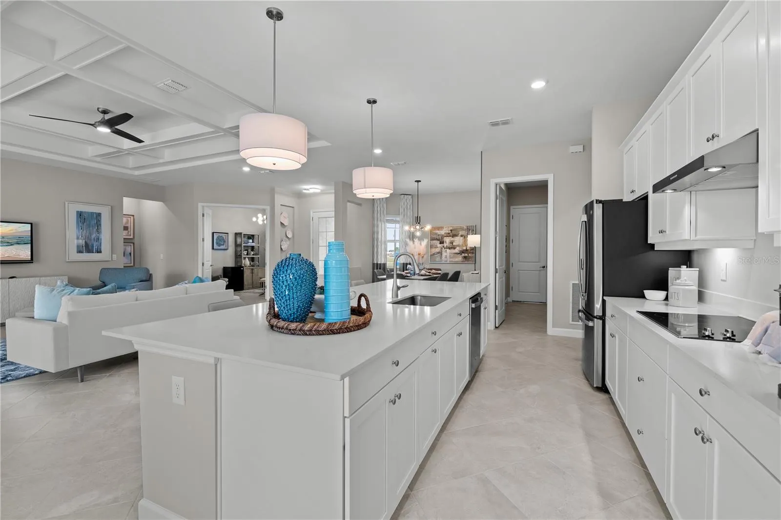 7808 LAKES EDGE LN