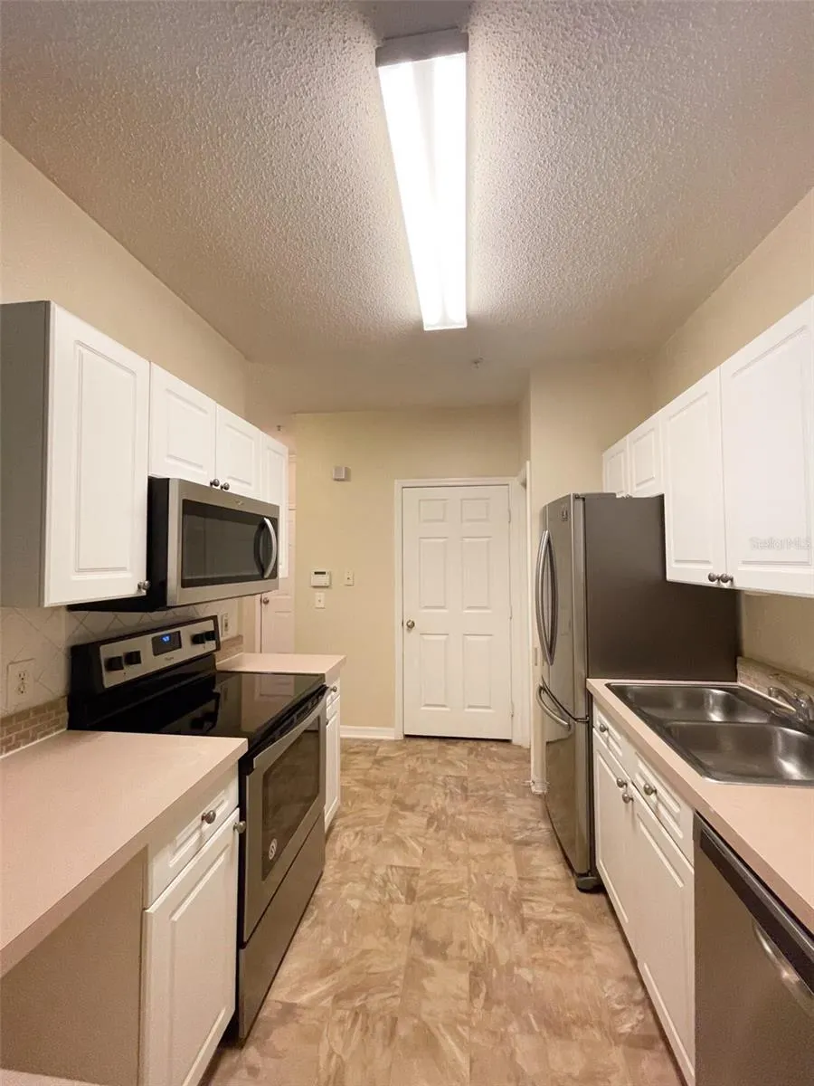 18001 RICHMOND PLACE DR #820, #820