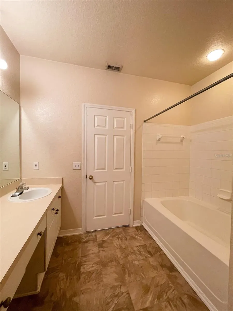18001 RICHMOND PLACE DR #820, #820