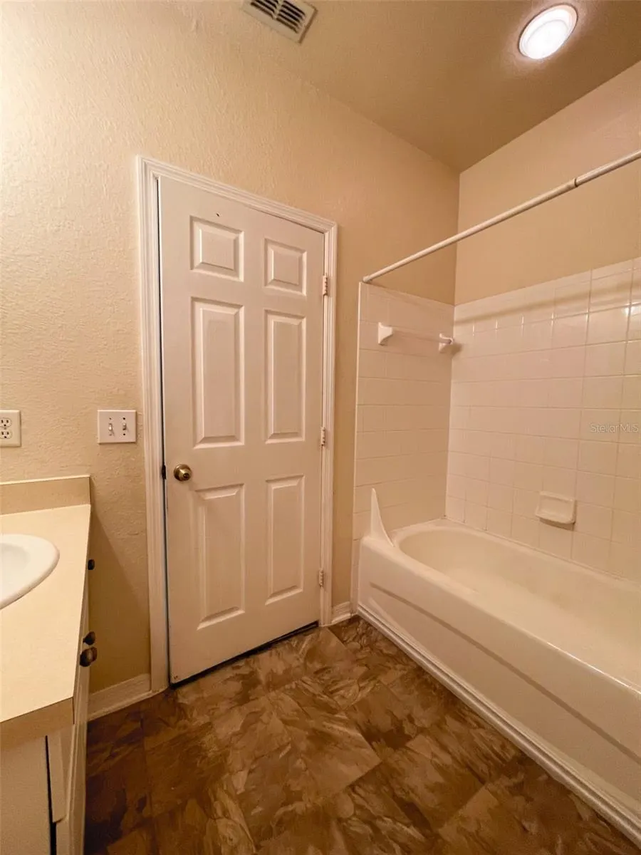 18001 RICHMOND PLACE DR #820, #820