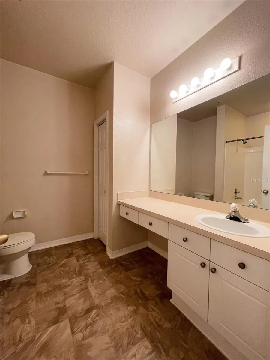 18001 RICHMOND PLACE DR #820, #820