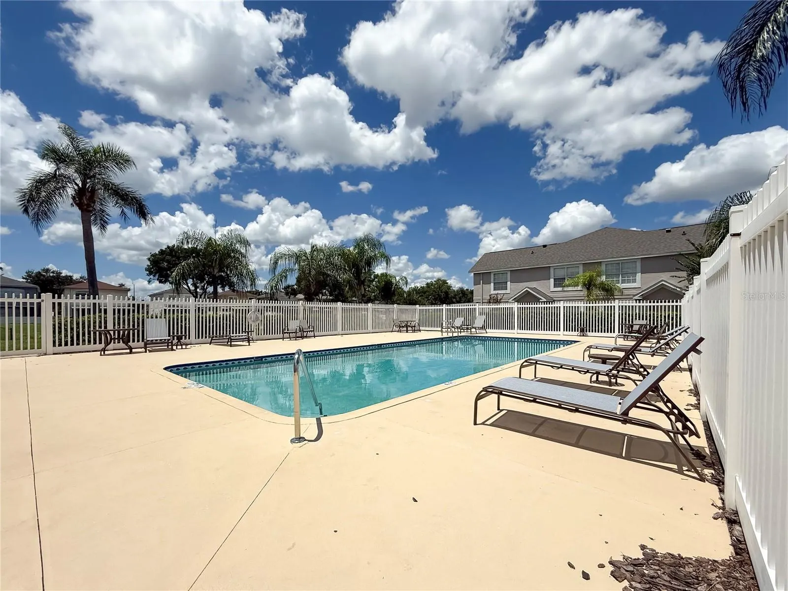 737 KENSINGTON LAKE CIR
