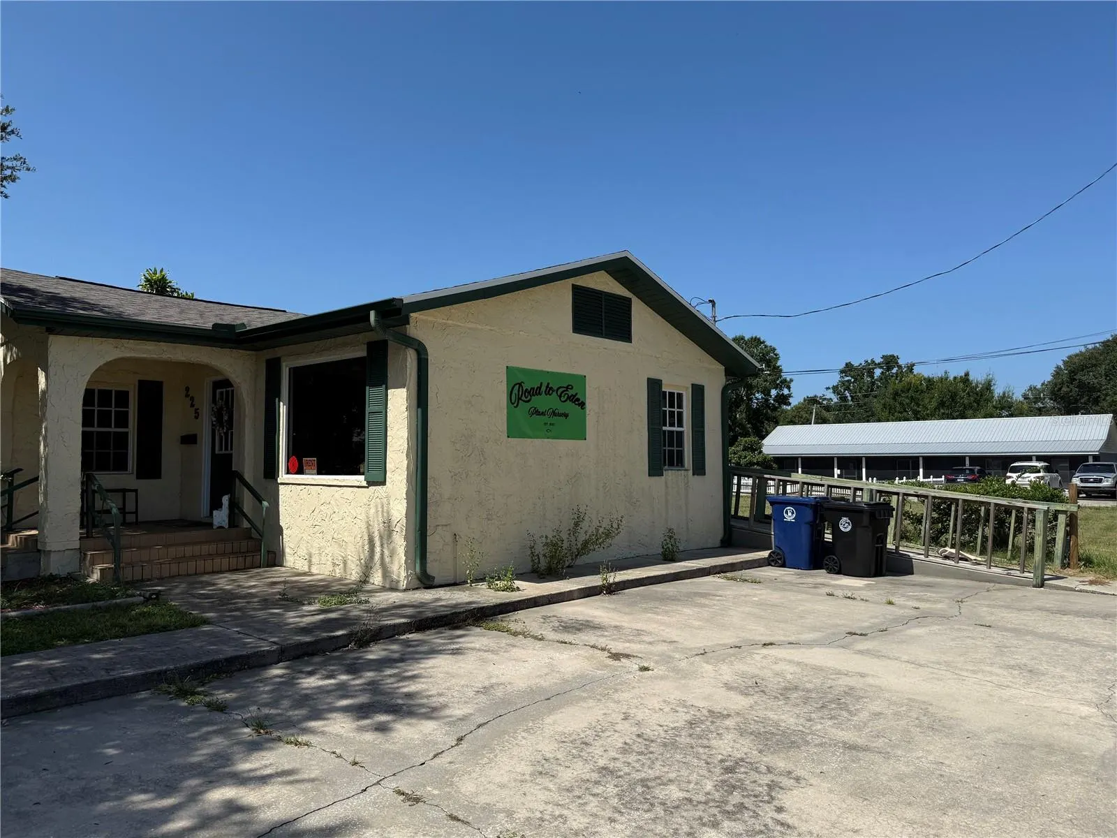 225 N SCENIC HWY