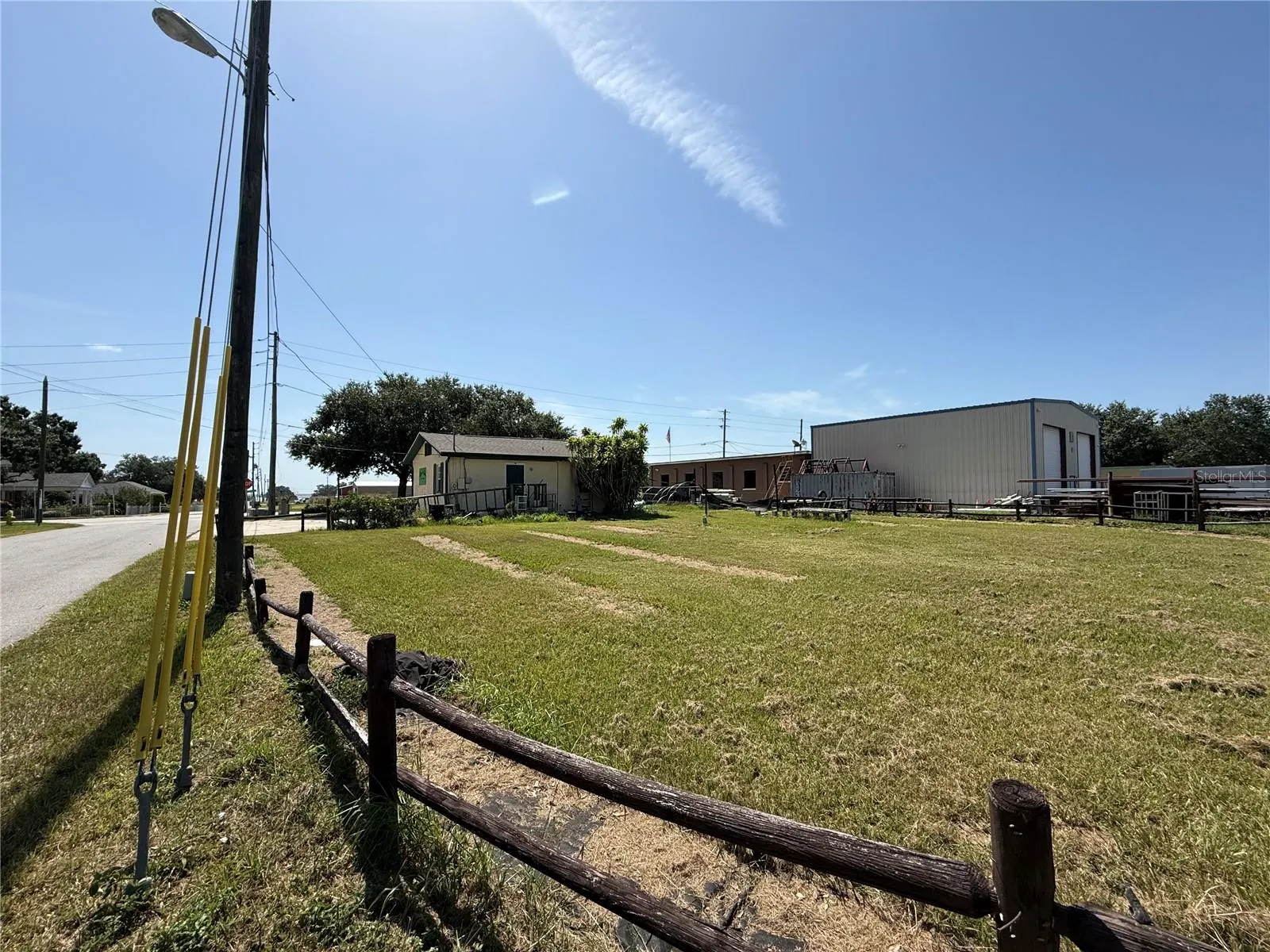 225 N SCENIC HWY