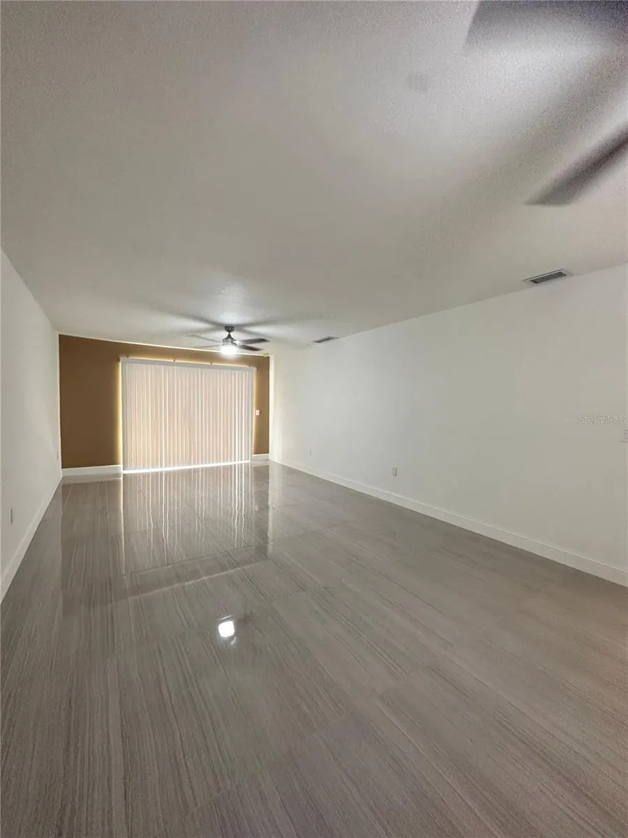3850 N LAKE DR #142, #142