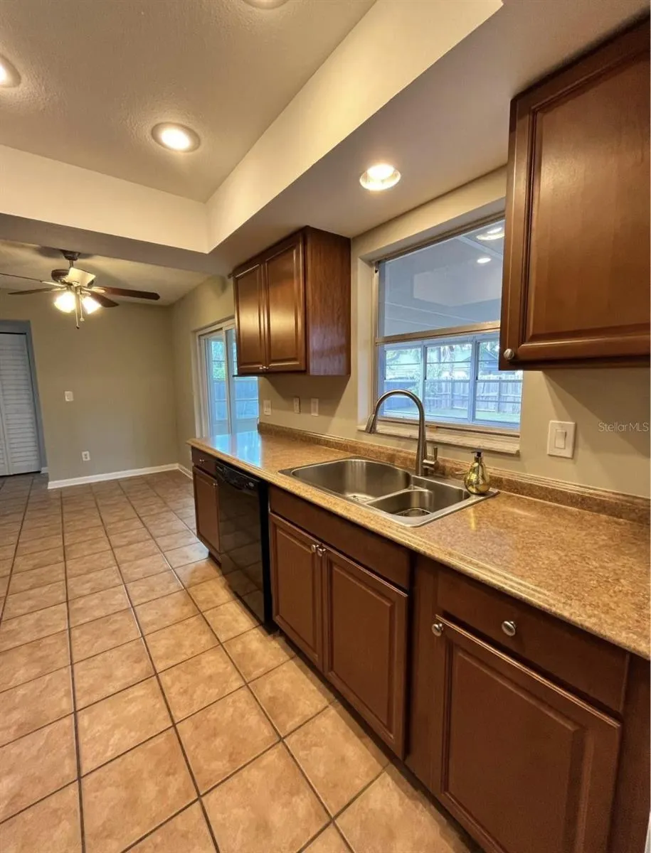 2224 WILLOW TREE TRL