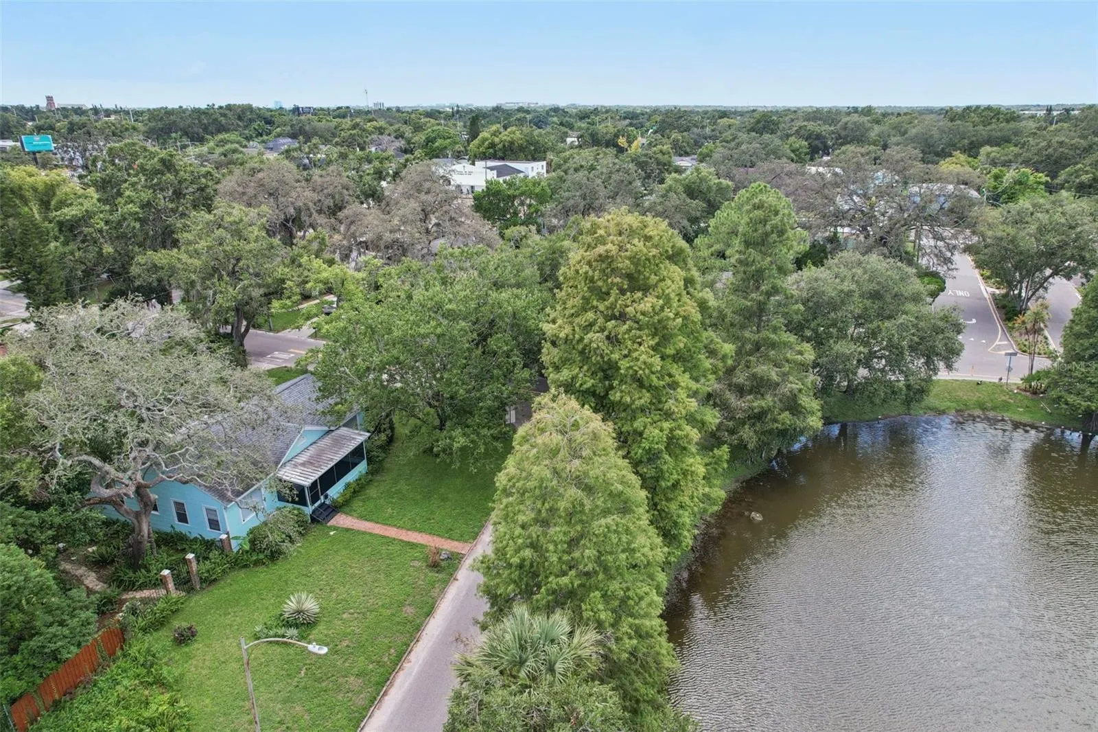 5803 ROBERTA CIR
