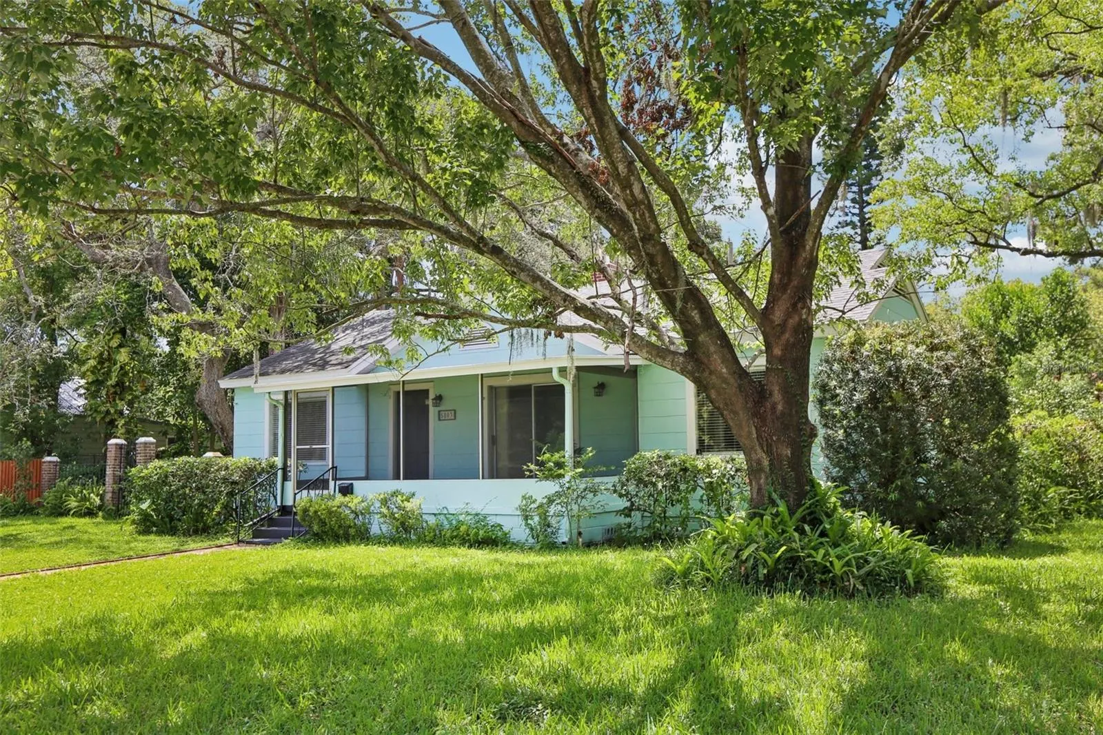 5803 ROBERTA CIR