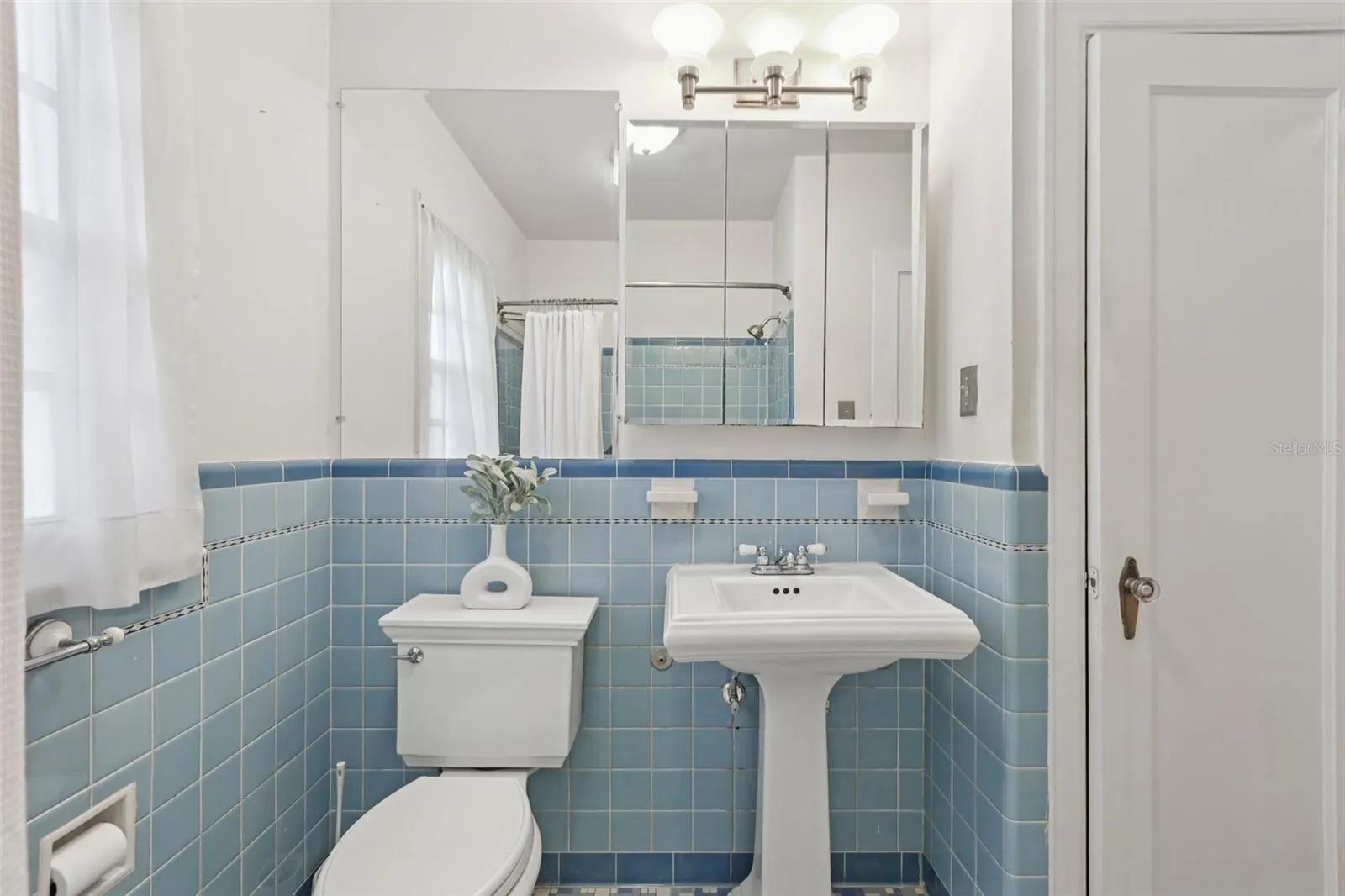 5803 ROBERTA CIR