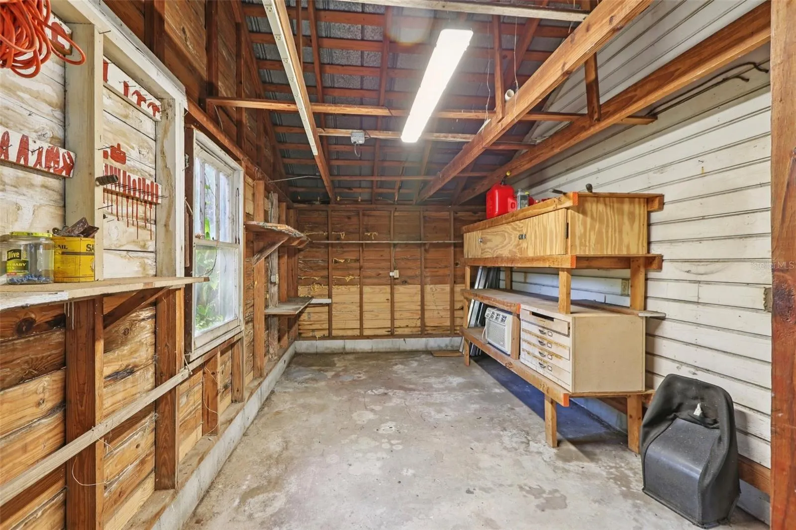 5803 ROBERTA CIR