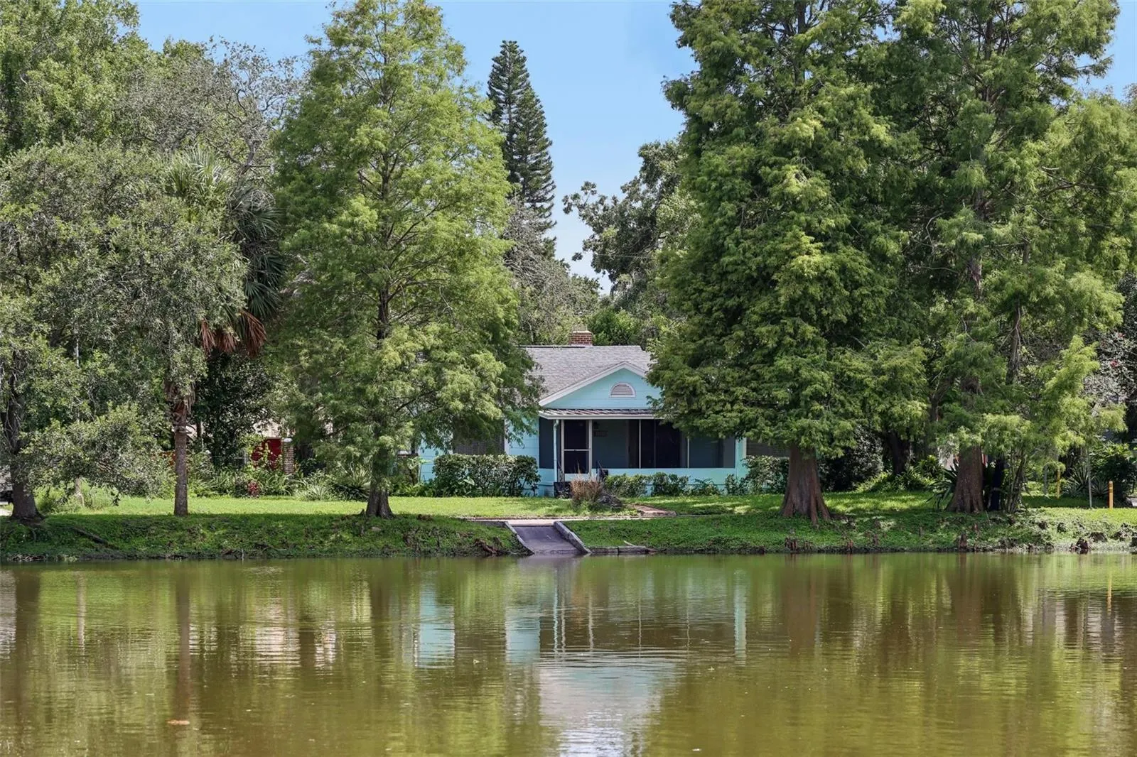 5803 ROBERTA CIR