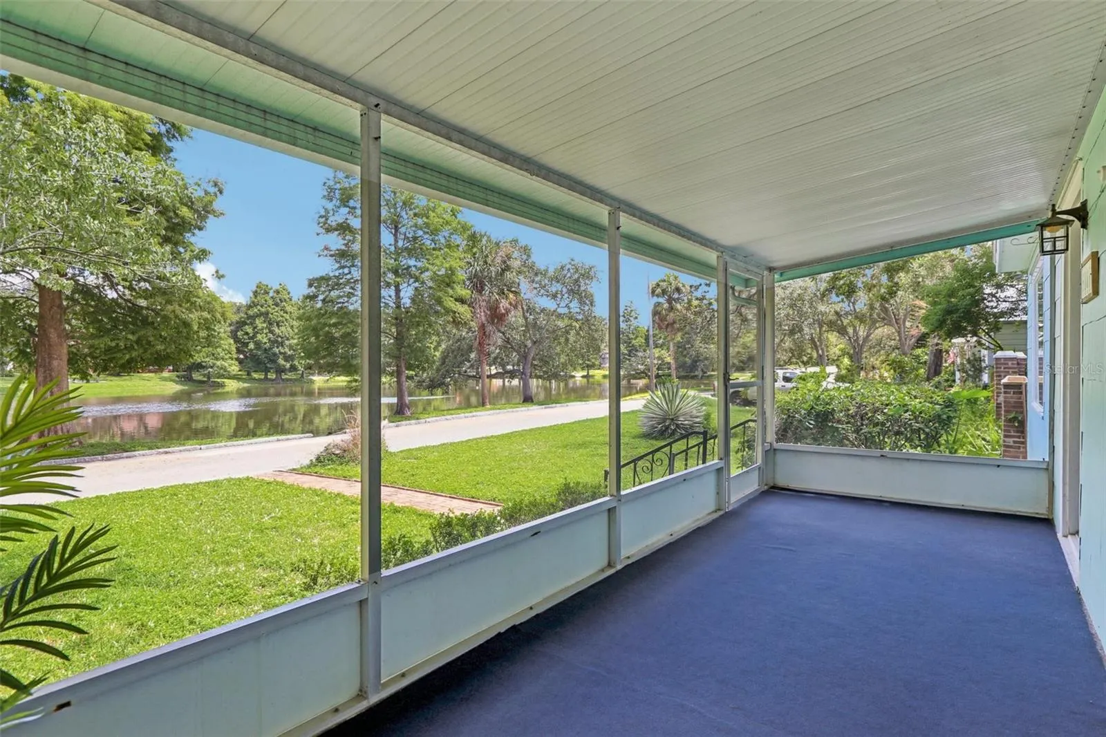 5803 ROBERTA CIR