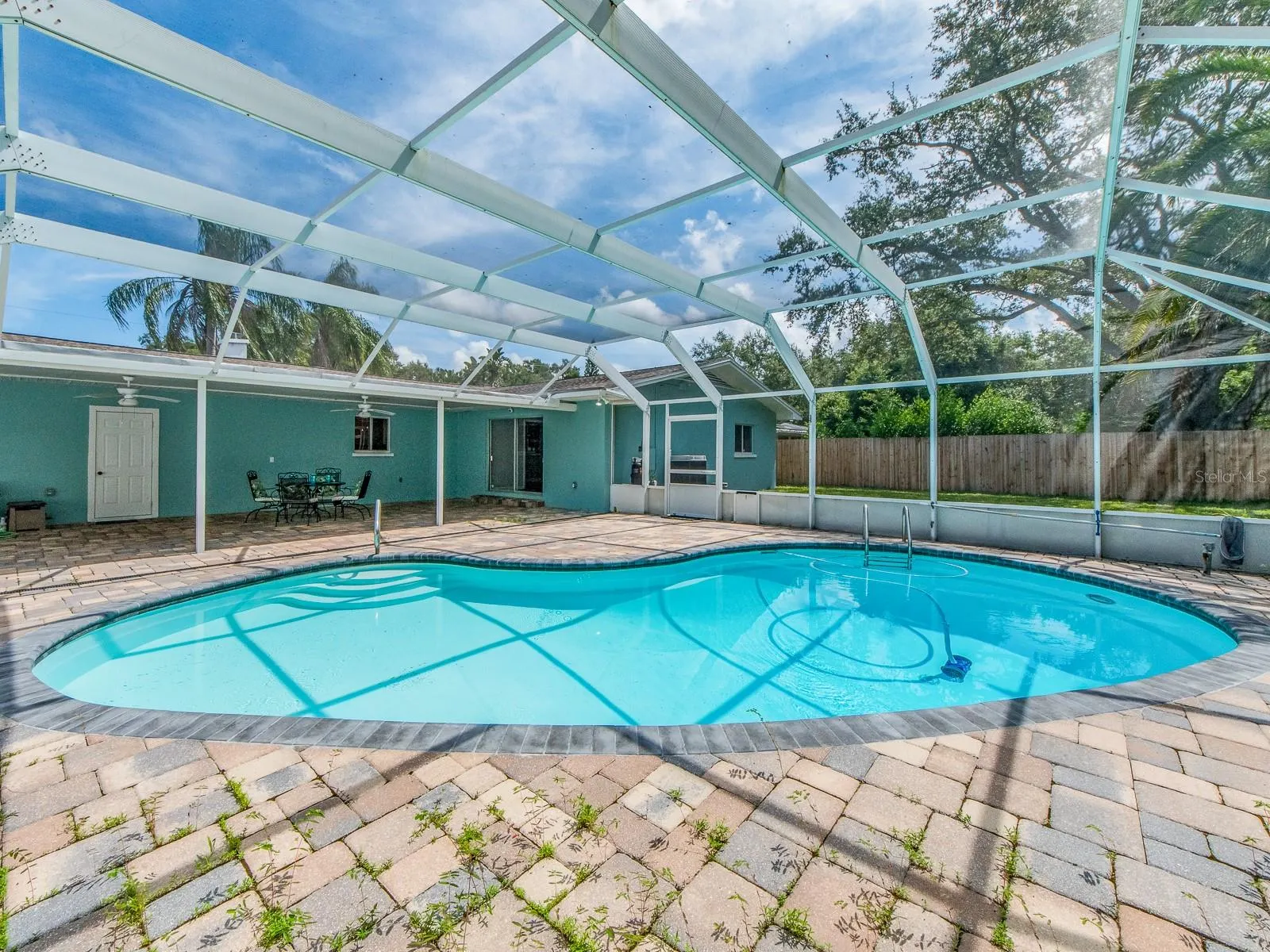 1549 LINWOOD DR