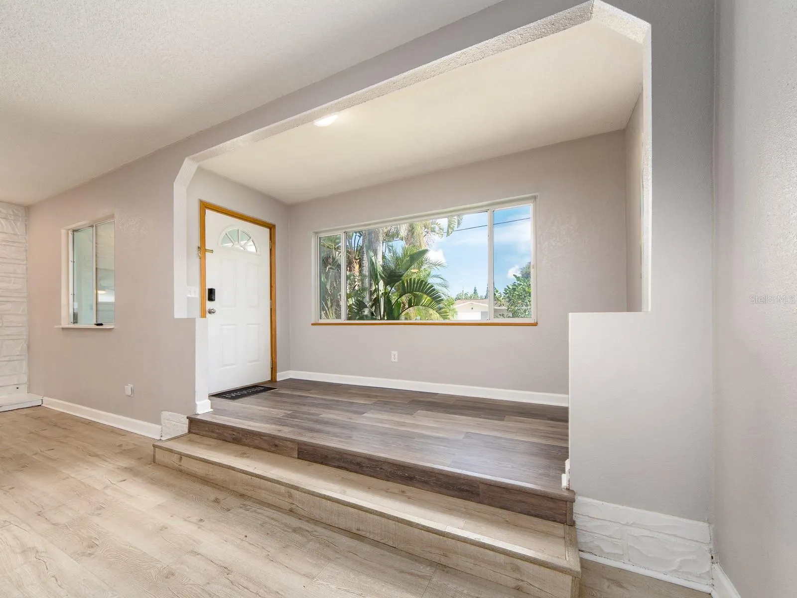 1549 LINWOOD DR