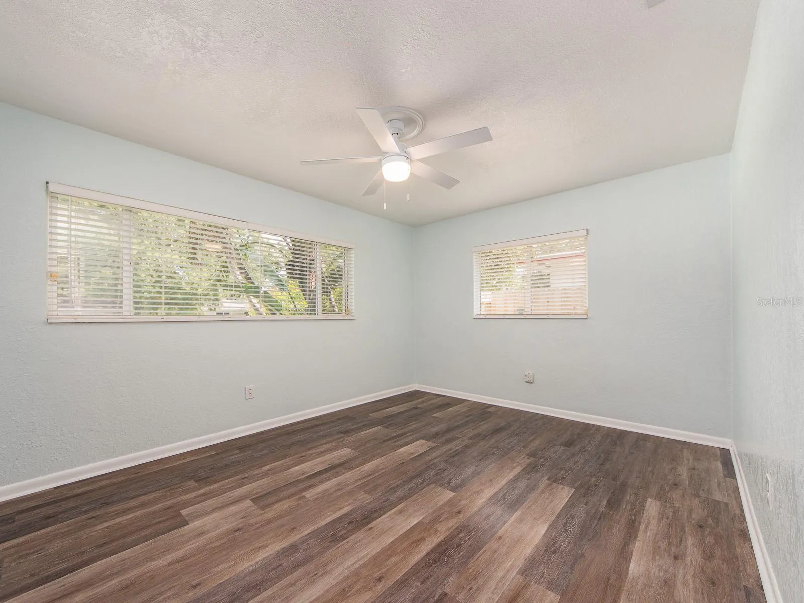 1549 LINWOOD DR