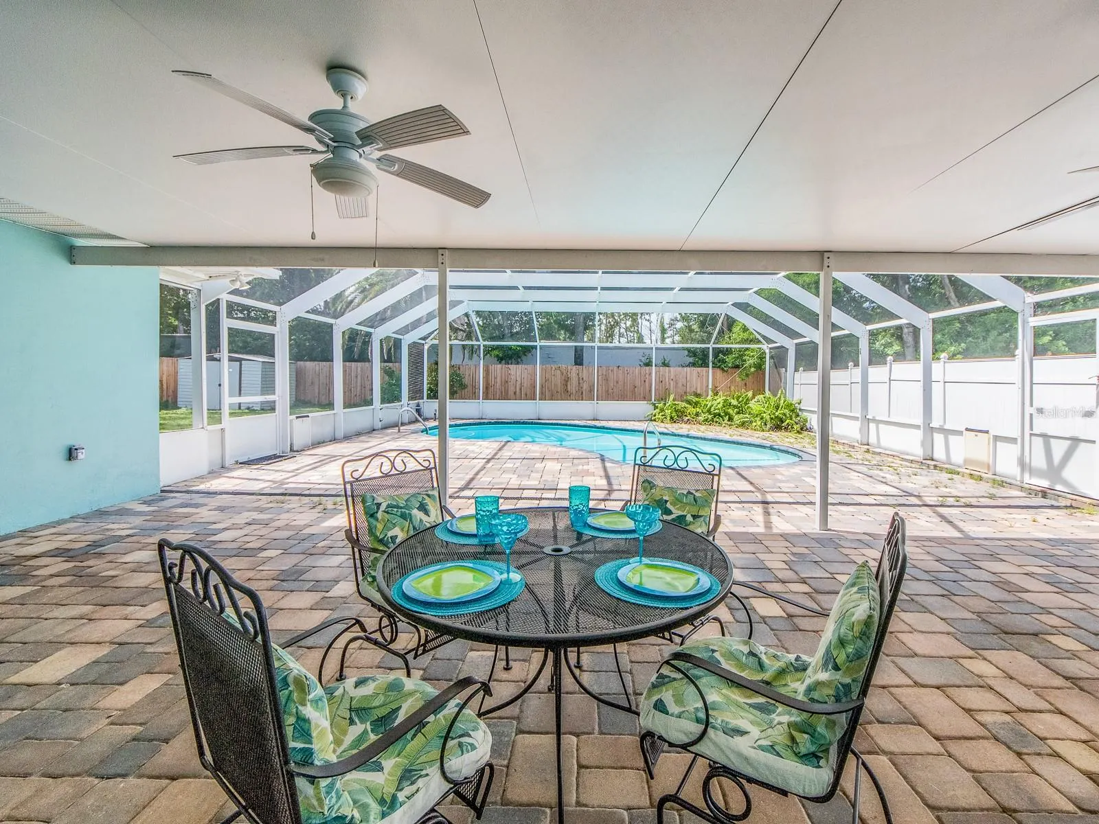 1549 LINWOOD DR