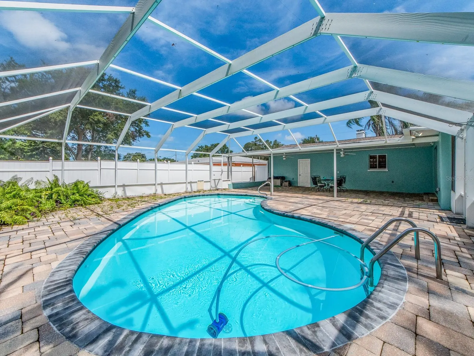 1549 LINWOOD DR