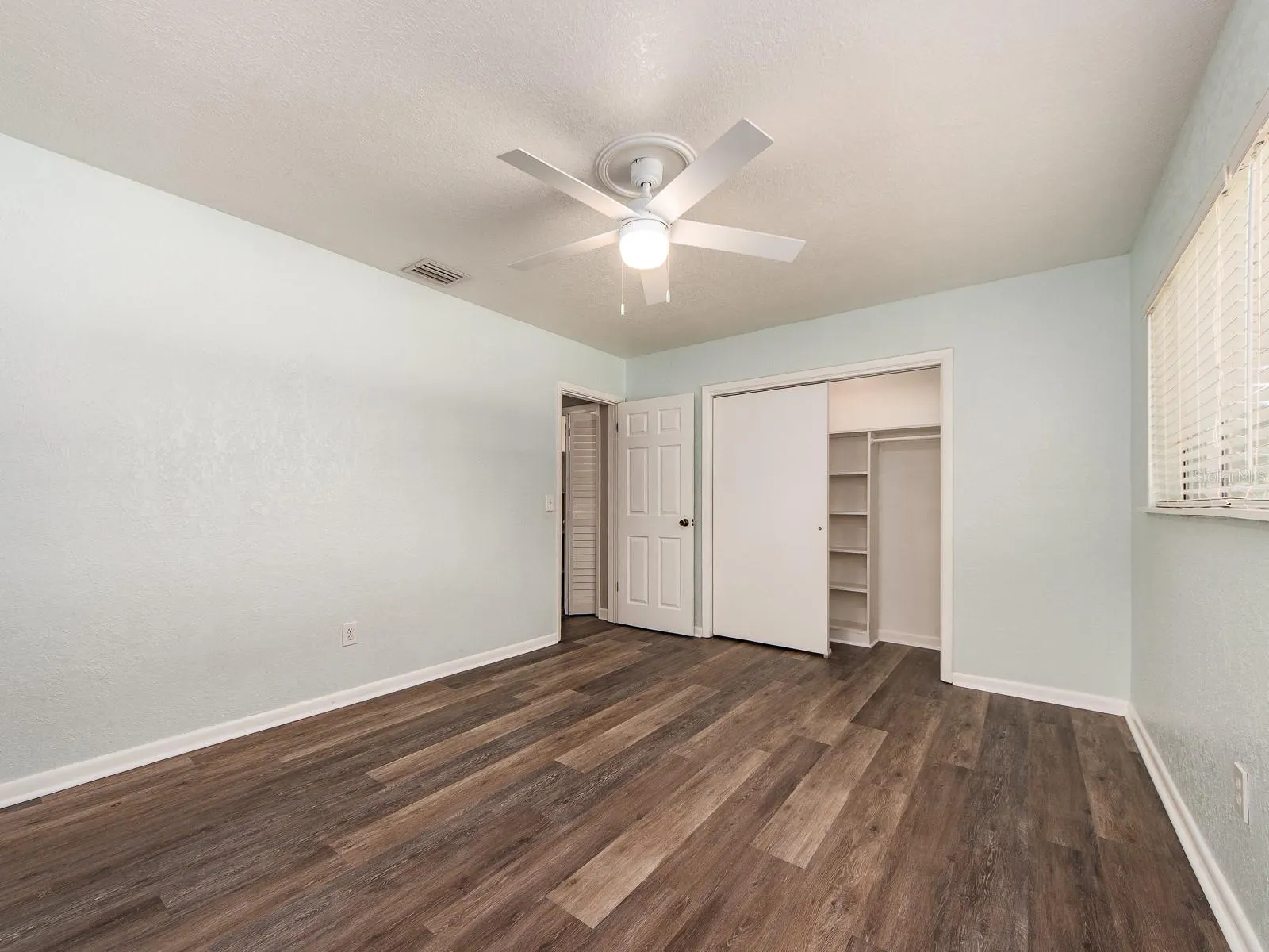1549 LINWOOD DR