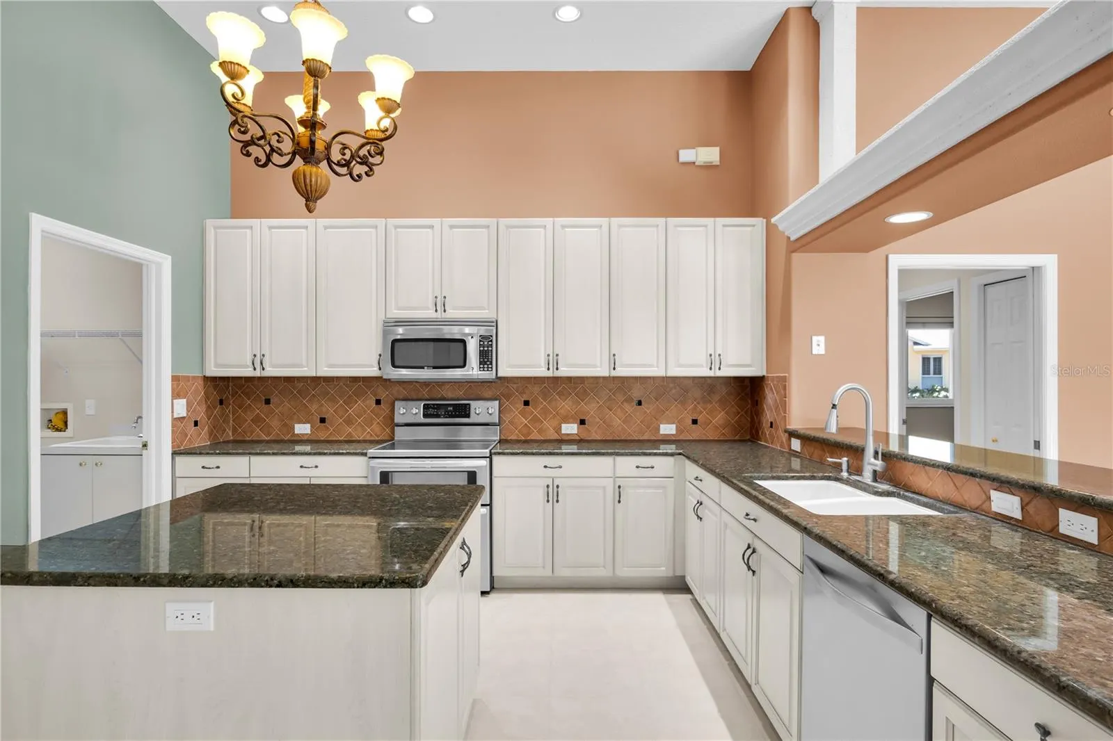 104 CAMELOT RIDGE DR