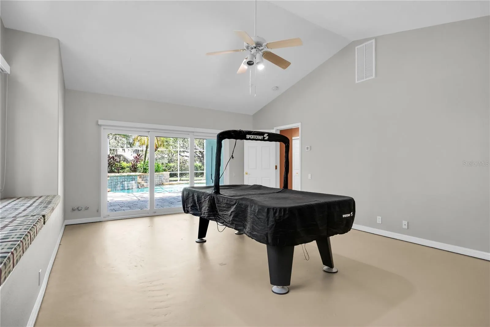 104 CAMELOT RIDGE DR