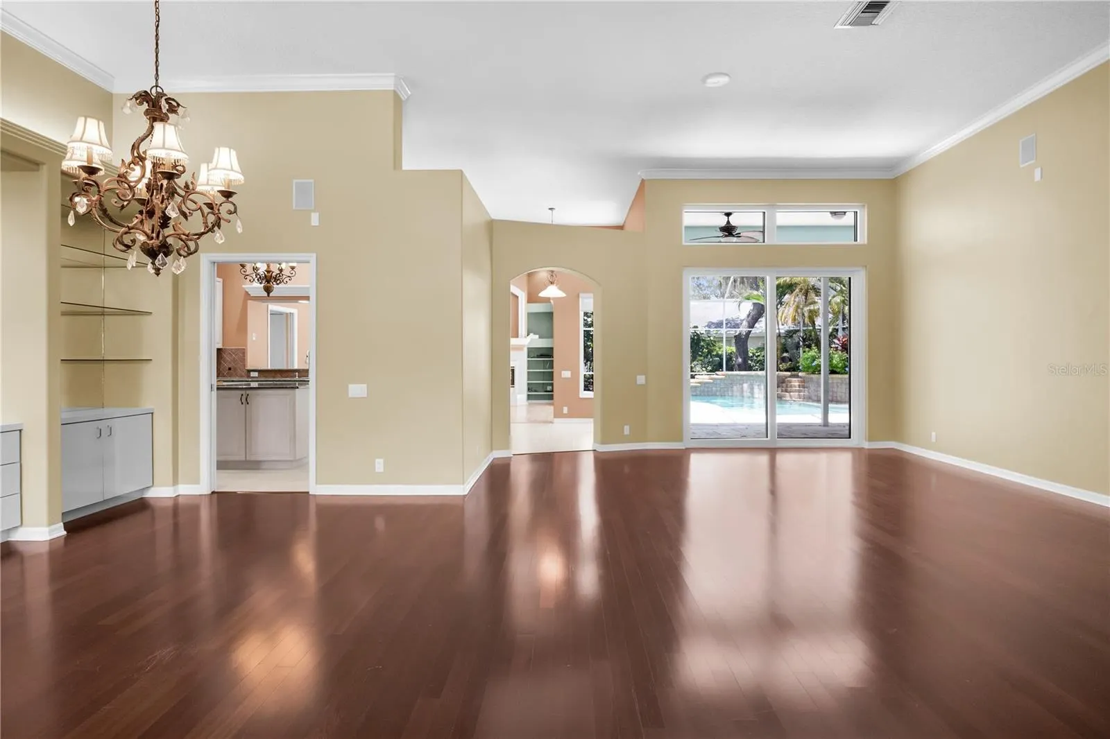 104 CAMELOT RIDGE DR