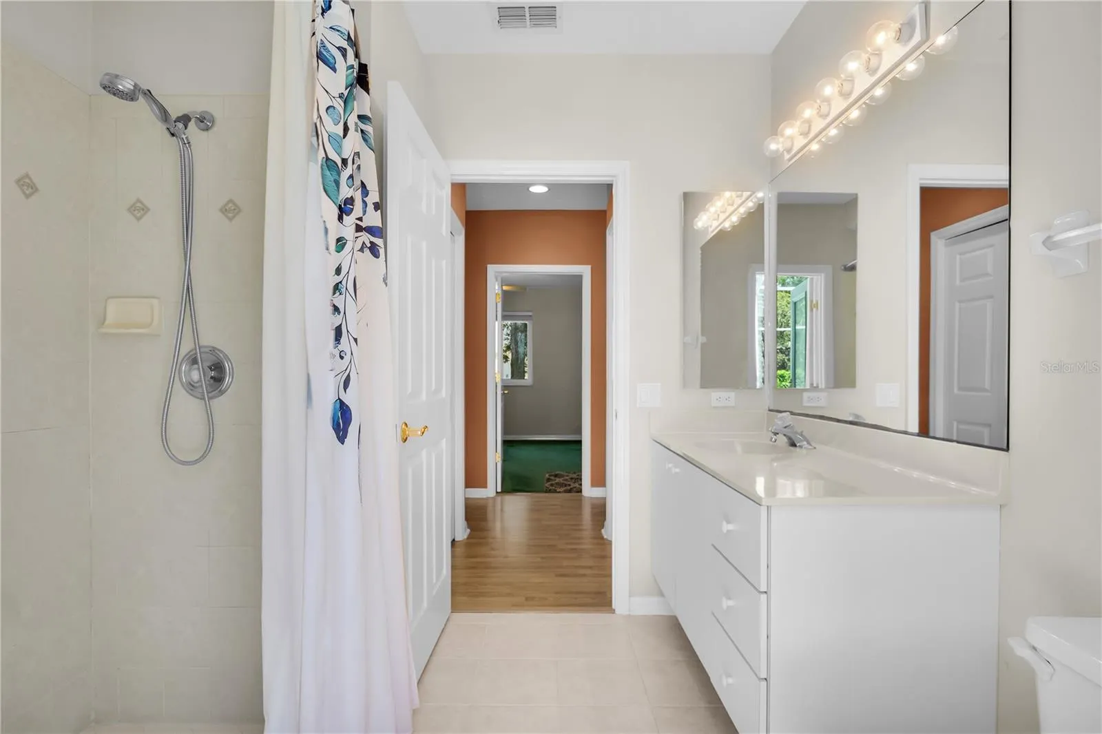104 CAMELOT RIDGE DR