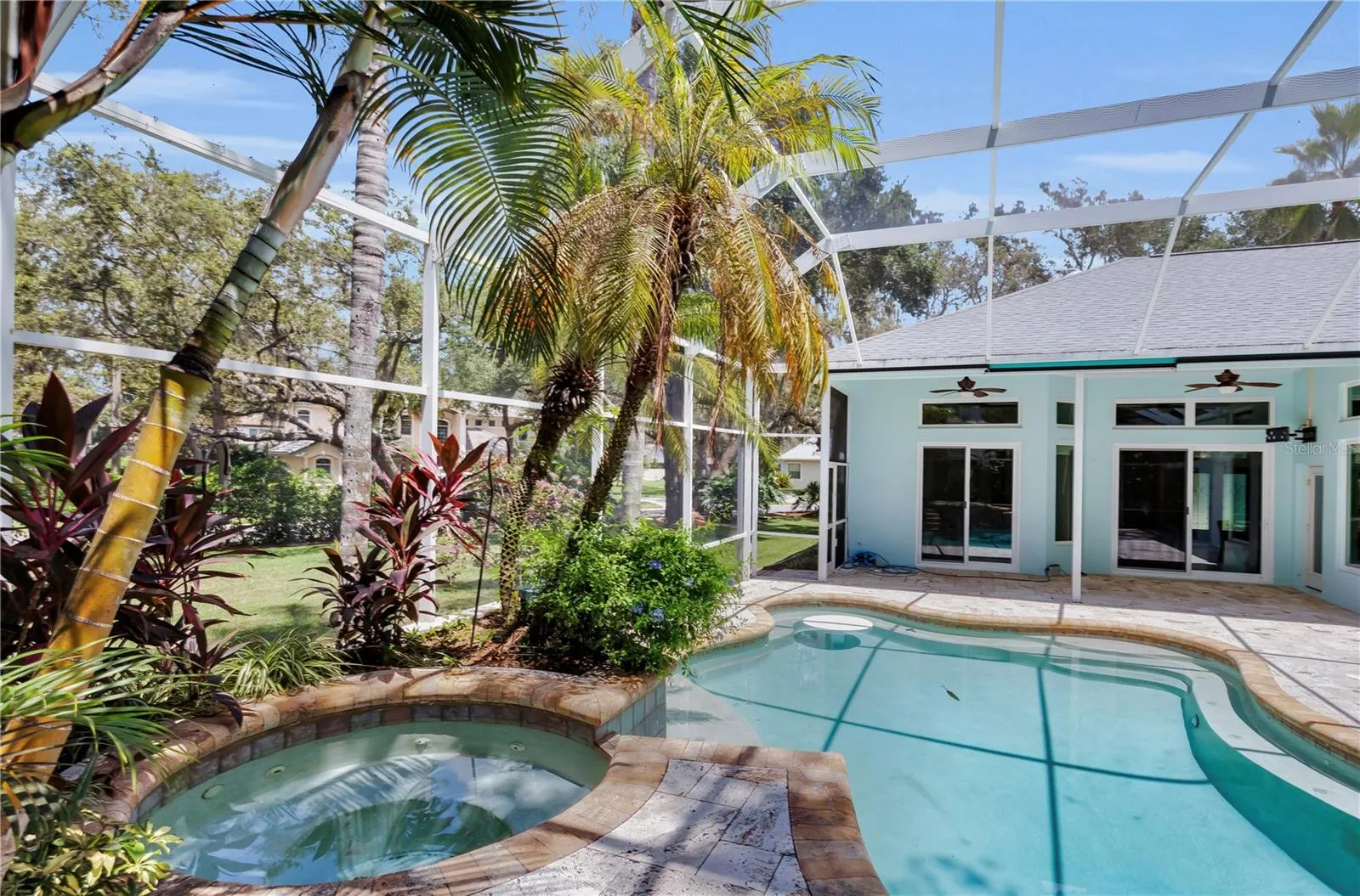 104 CAMELOT RIDGE DR