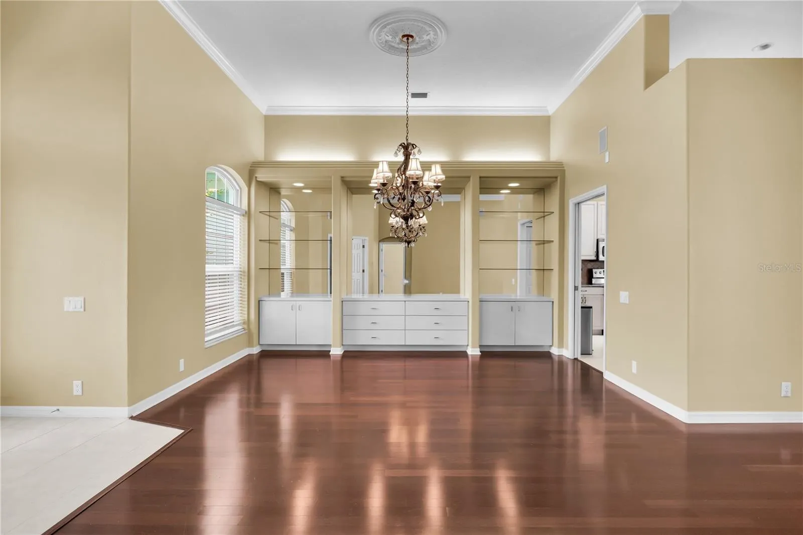 104 CAMELOT RIDGE DR