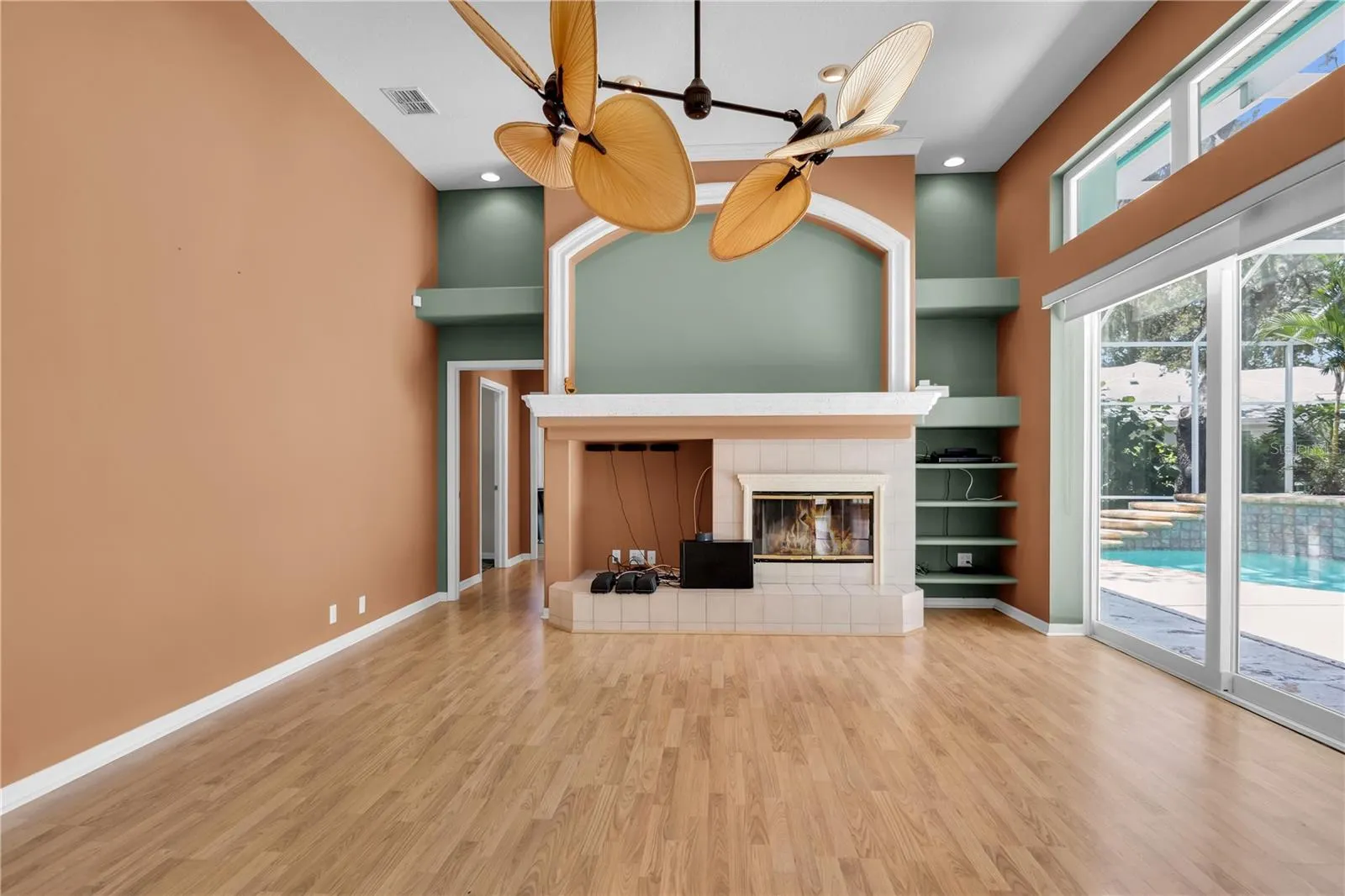 104 CAMELOT RIDGE DR
