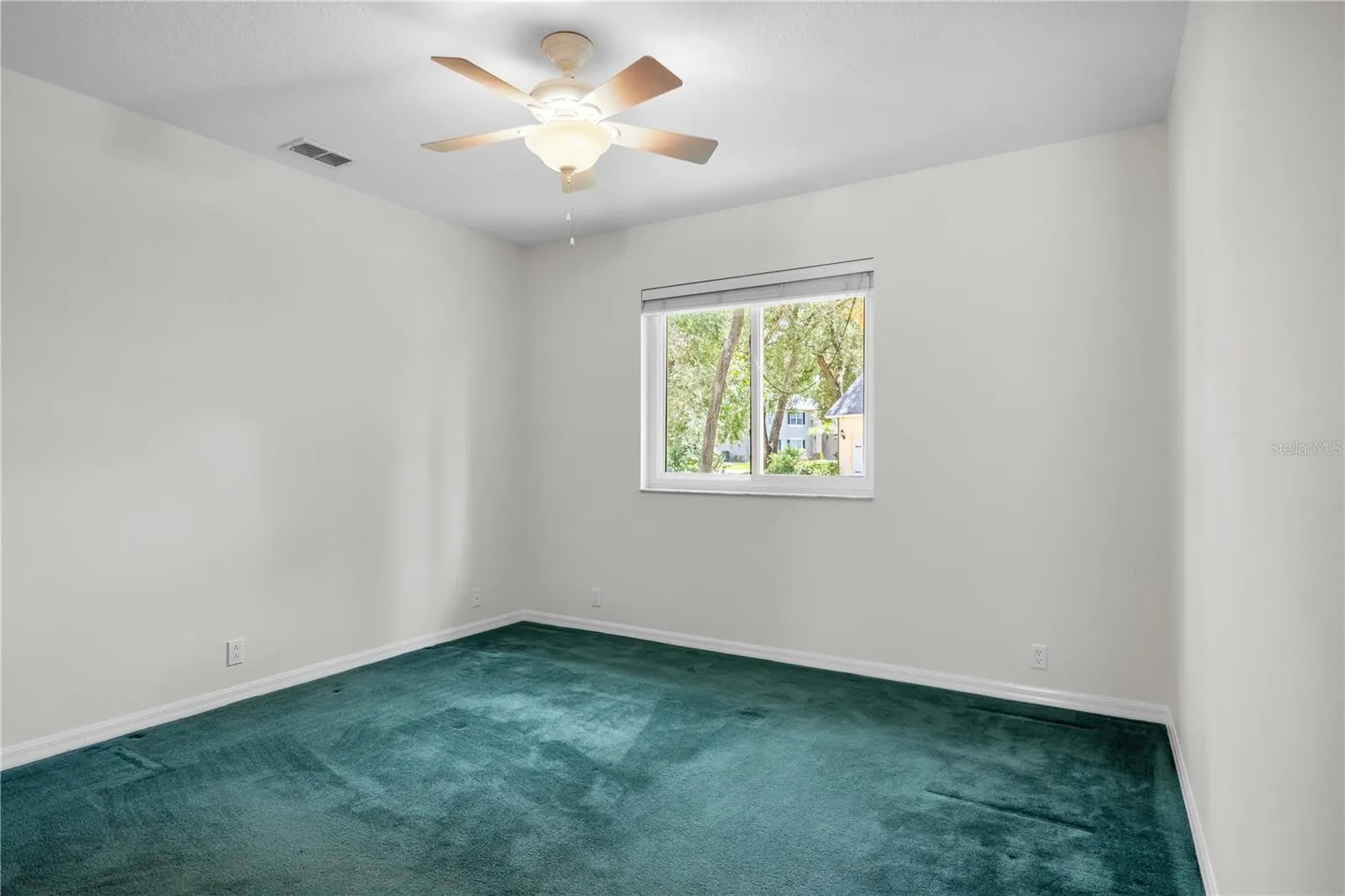 104 CAMELOT RIDGE DR