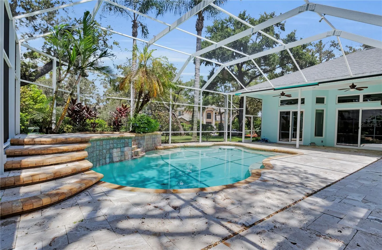 104 CAMELOT RIDGE DR