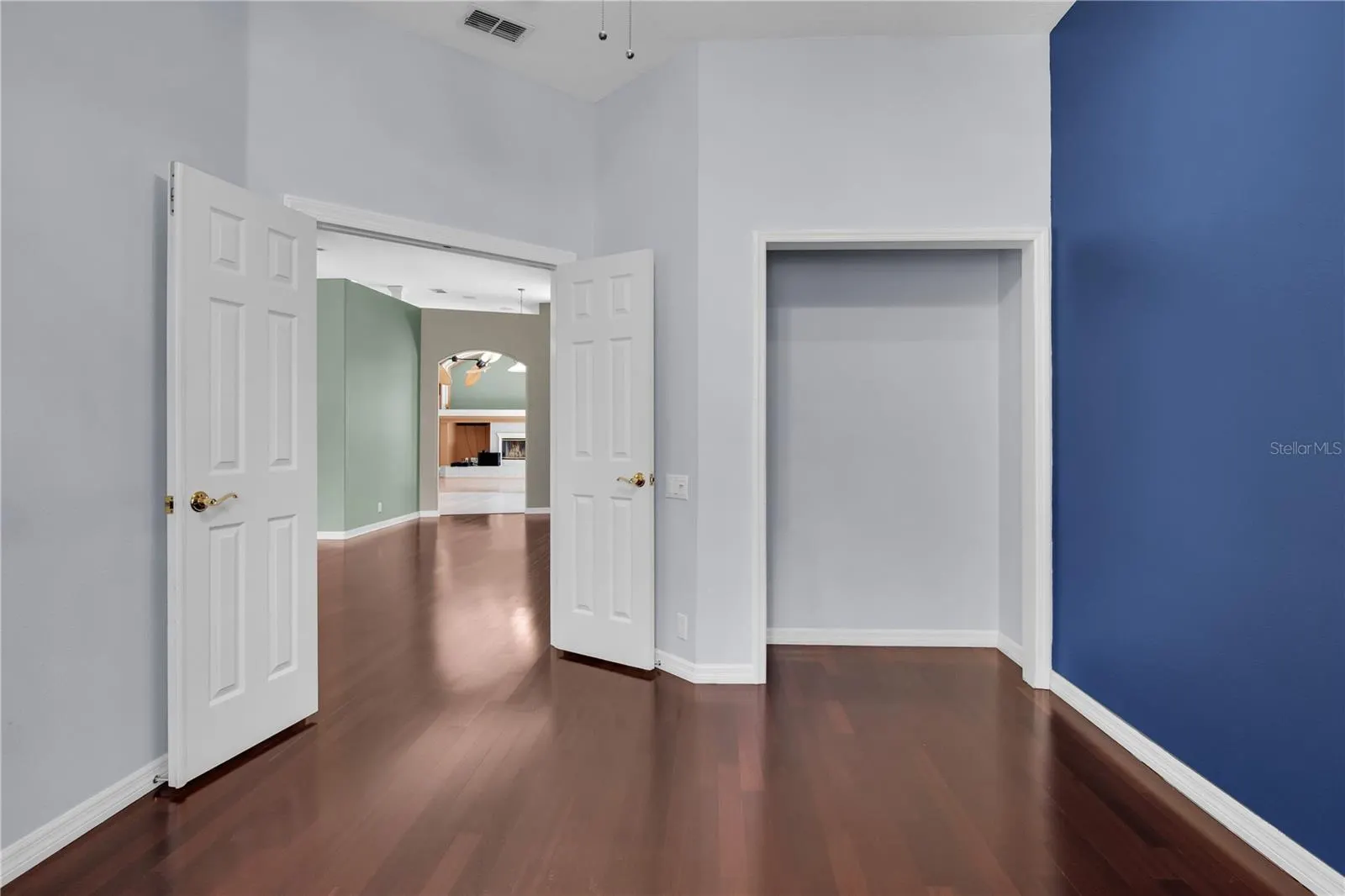 104 CAMELOT RIDGE DR