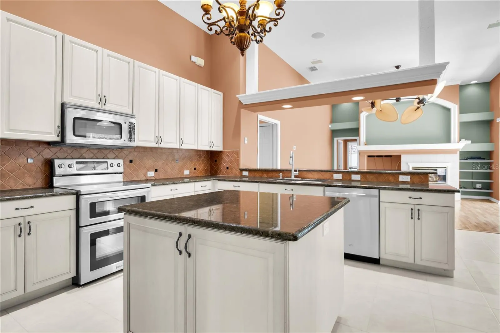 104 CAMELOT RIDGE DR