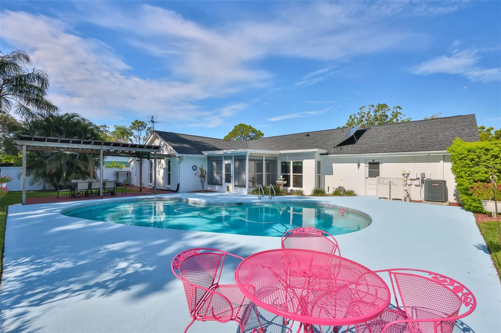 13562 LAKE MAGDALENE DR